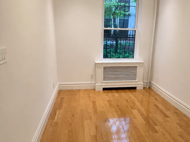 149 E 61st St #1B — Photo 9