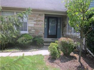 2 James Monroe Dr, Monroe Township, NJ 08831
