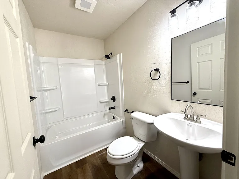 413 M St NE — Photo 9