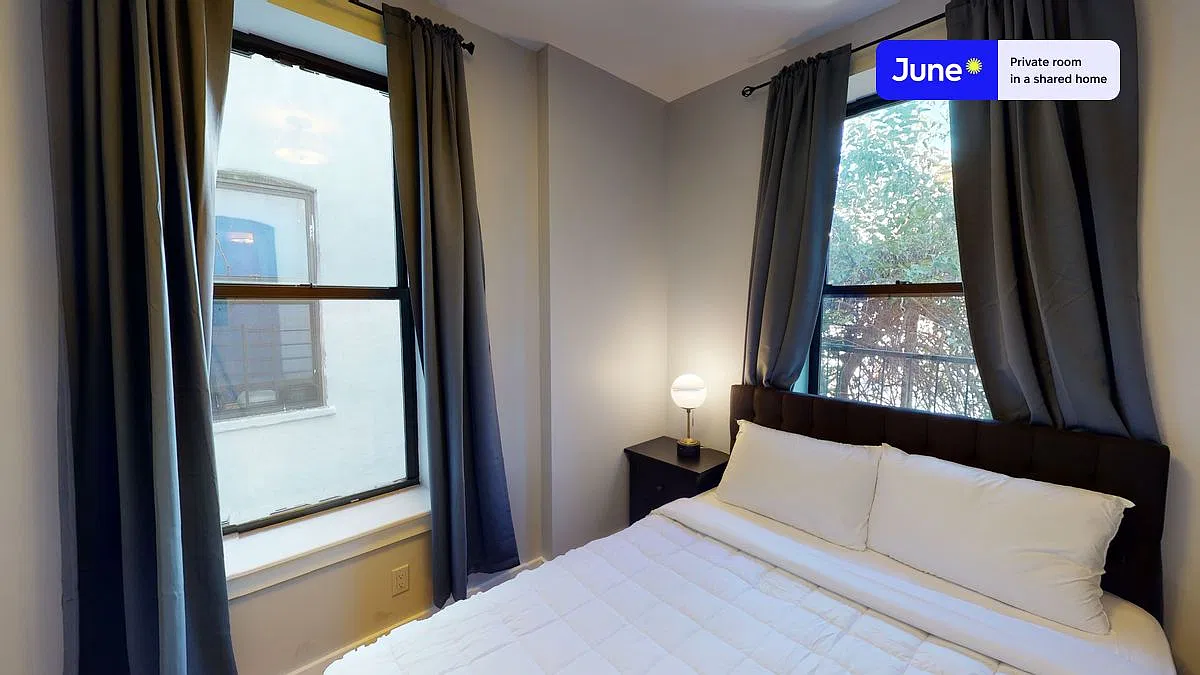 Full bedroom in 3 bed/1 bath home in Bedford-Stuyvesant #692 B — Photo 1