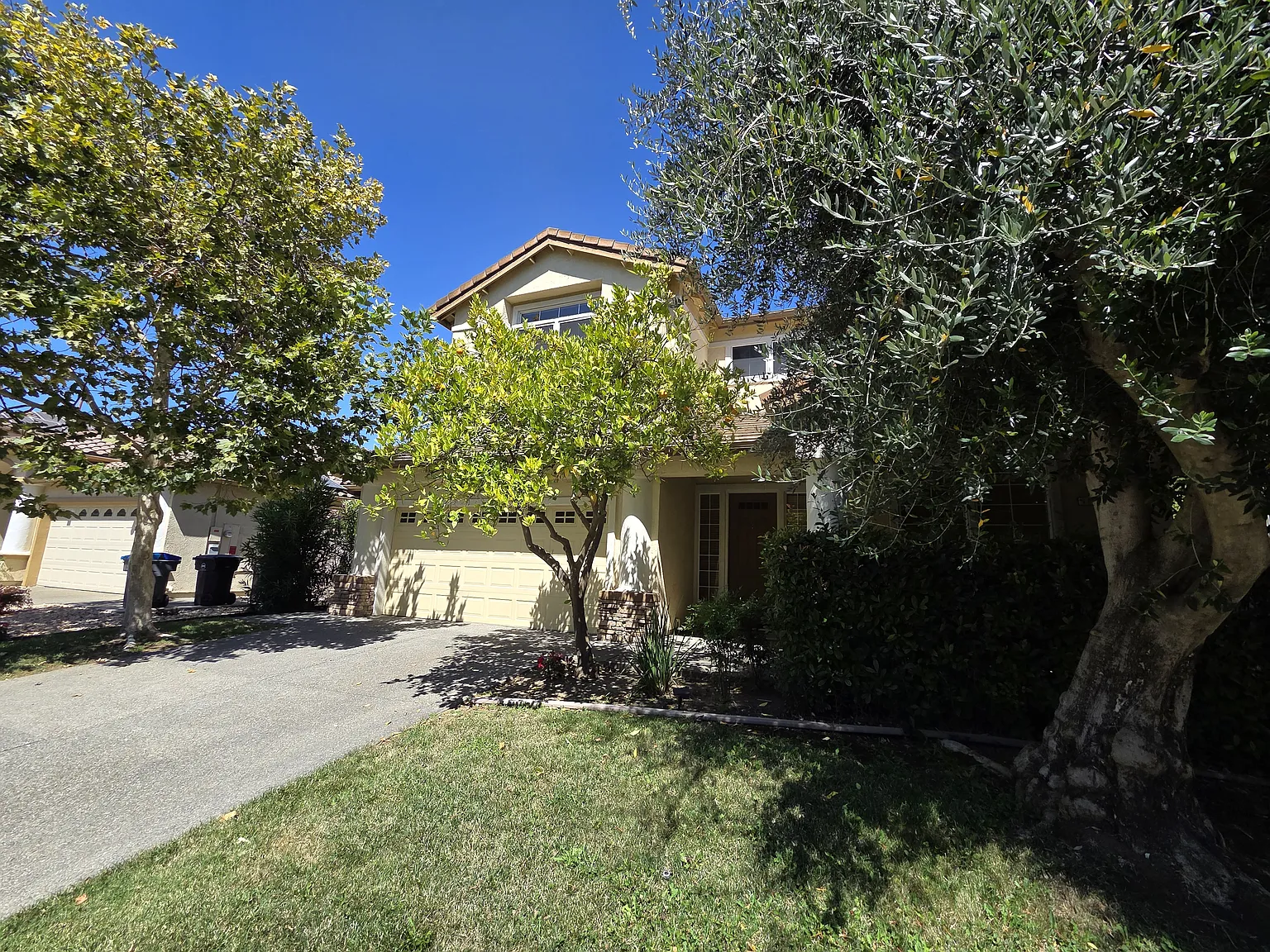 6 bed, 3331 sqft, $4,800 — Photo 3