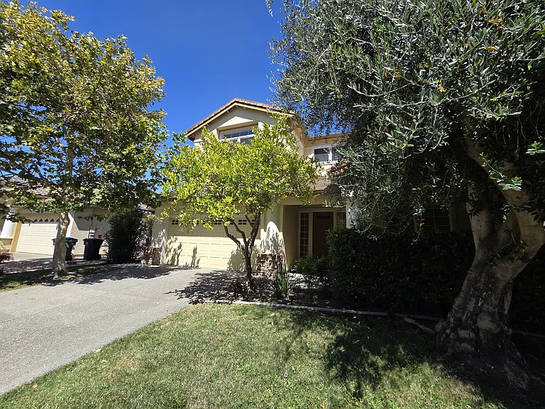 1406 Yukon St — Photo 3