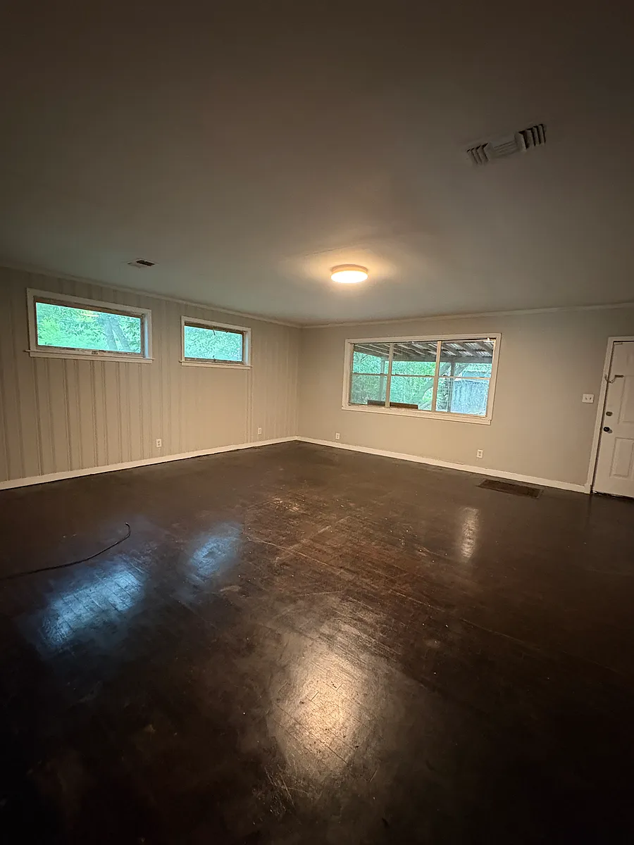 Building Photo - 18 Oak Forest Dr