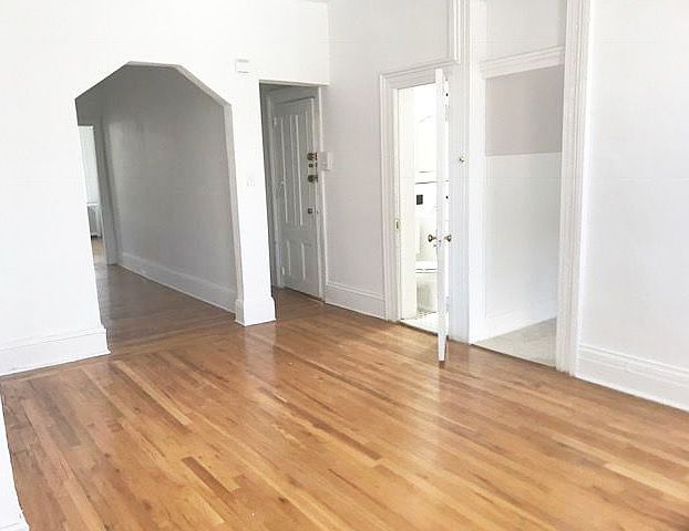 1st image of 140 Bedford Ave APT 4