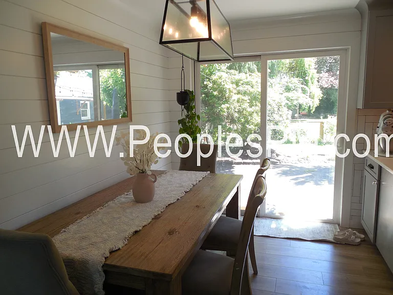 1110 5th St NE — Photo 8