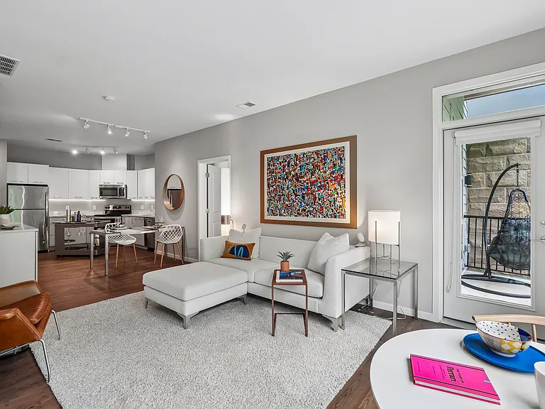 Town Court — Photo 30