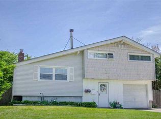 523 Sycamore Ave, Oakdale, NY 11769
