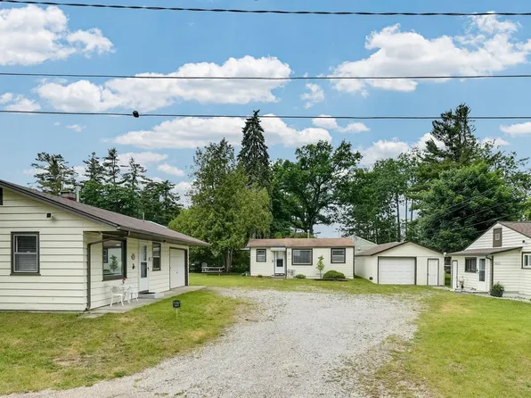 199-201-203 Gasoline Aly, Houghton Lake, MI 48629