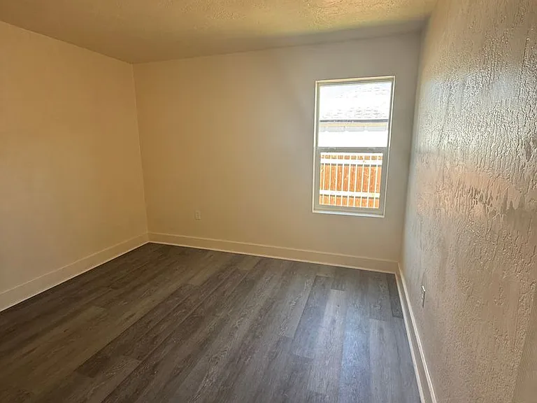 3916 Clinton Ave — Photo 12