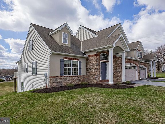 3rd image of 101 Baneberry Ln