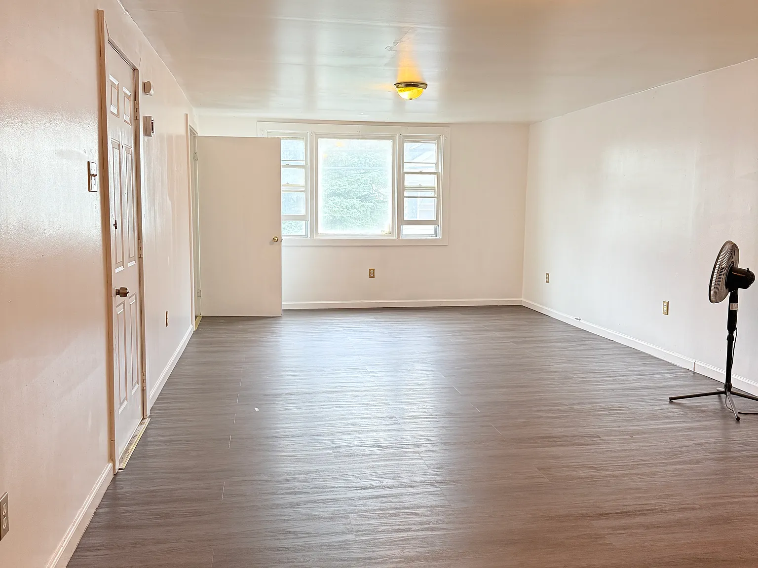 3 bed, 1200 sqft, $1,650 — Photo 2