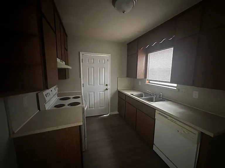 2359 Claremont Ln — Photo 2