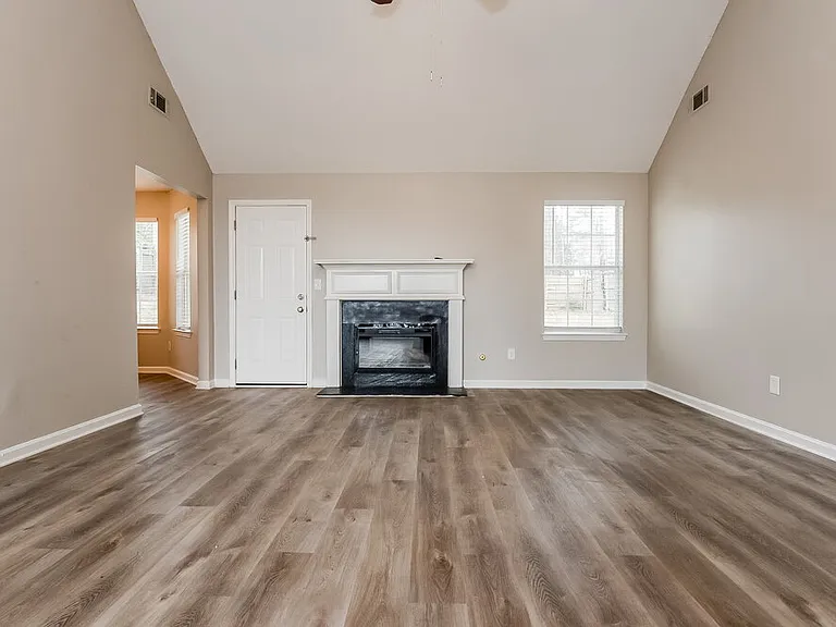 5467 Sapphire Cir — Photo 3