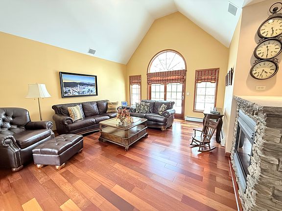 2nd image of 30 Pine Ridge Dr