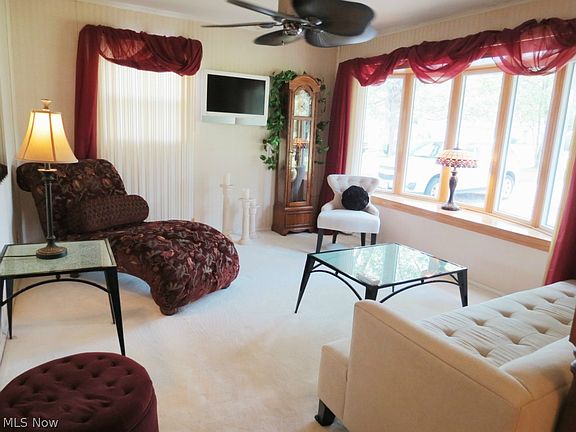 3rd image of 398 Eldon Dr NW