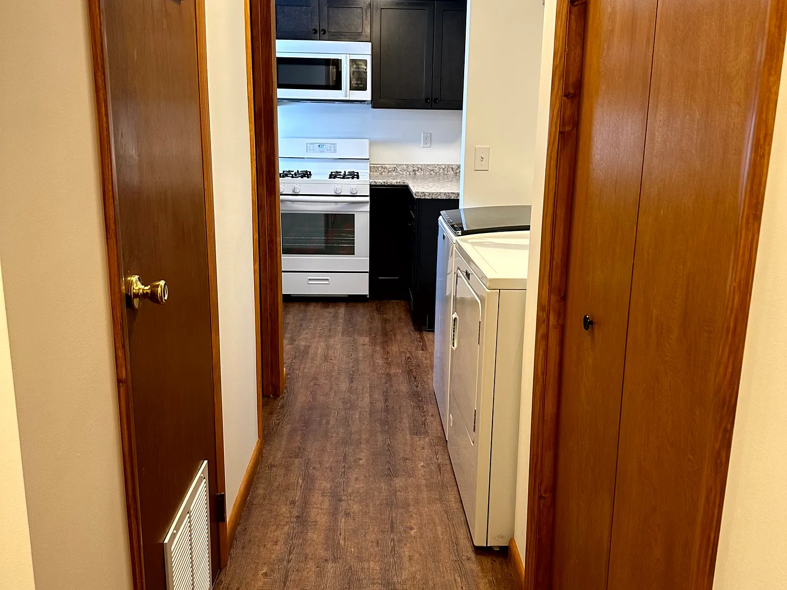 2 bed, 1.5 bath, 1100 sqft, $1,050 — Photo 4