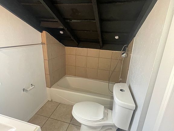 5th image of 911 Fruit Ave NW APT B