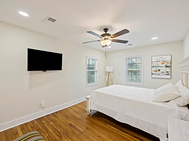 66 Line St #B — Photo 17