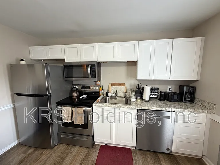 60 Sycamore Ave — Photo 3