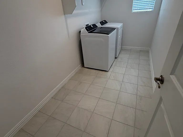 2203 Rannoch St — Photo 8