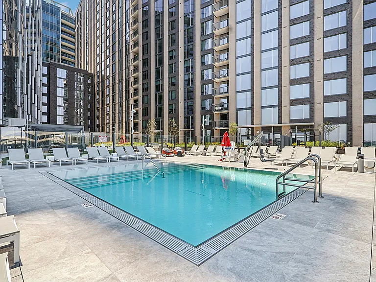Rosslyn Towers — Photo 24