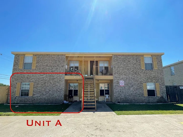 1300 Dugger Circle — Photo 1