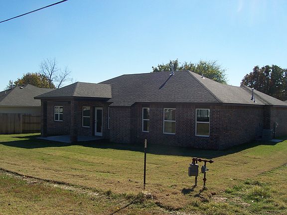 3rd image of 229 Canton Pl