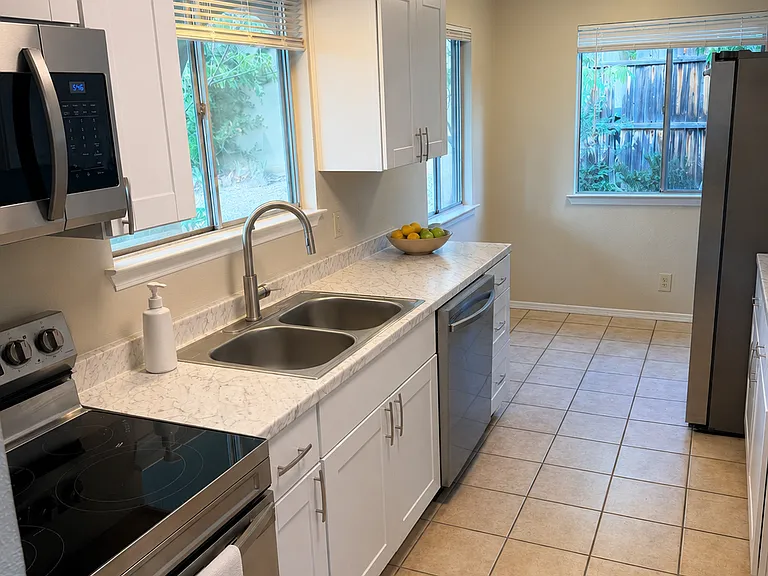11504 Phoenix Ave NE — Photo 1