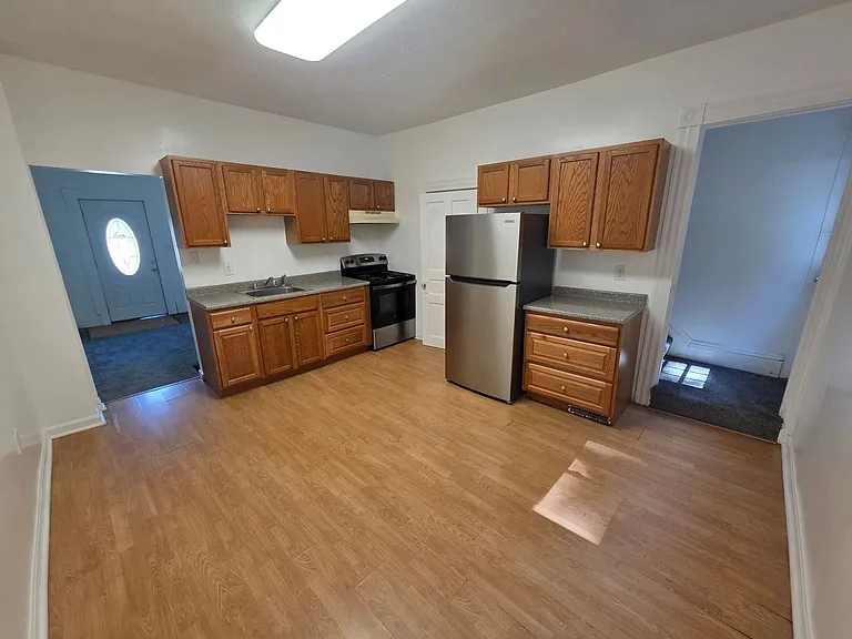 520 Glenn St — Photo 17