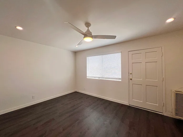 2223 Dunlop St — Photo 9