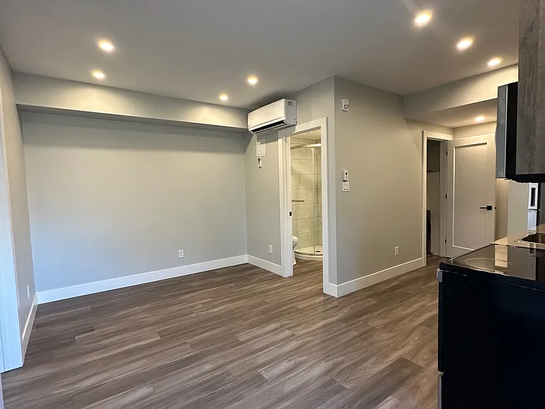 144 Renfrew Ave — Photo 11