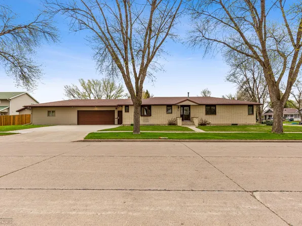 1601 16th Ave S, Fargo, ND 58103