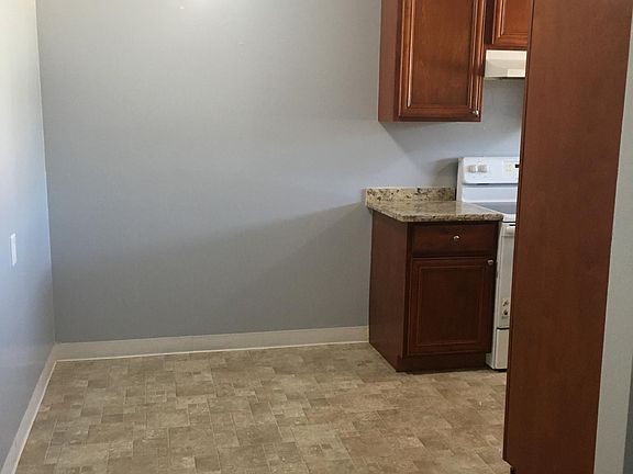 4th image of 219 Jackson Ave #0