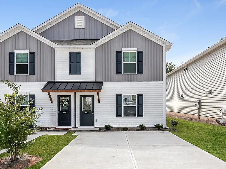 312 Noble Ln — Photo 1