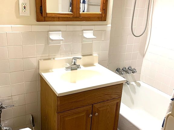 5th image of 2555 E 12th St APT 2K