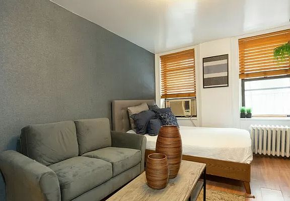3rd image of 110 Mulberry St APT 13