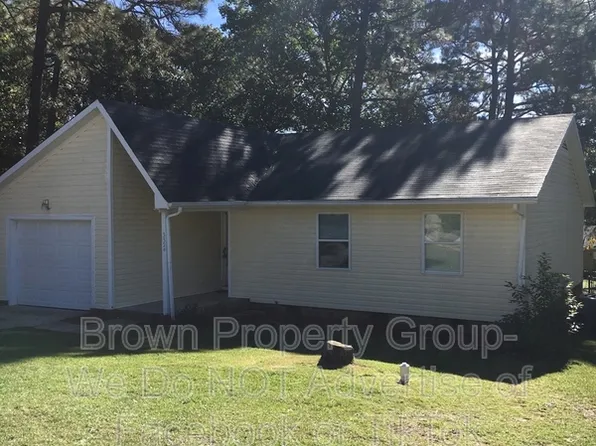 3324 Red Fox Rd, Spring Lake, NC 28390