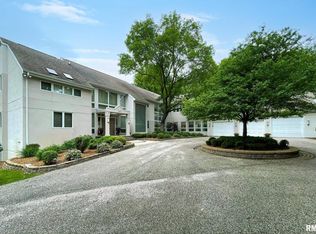 33 Briarwood Chase, Bettendorf, IA 52722