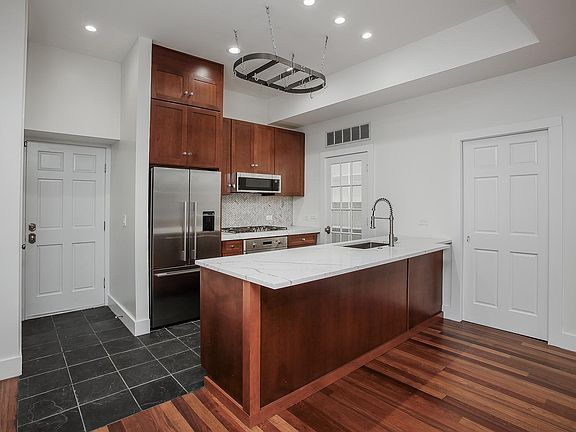 5th image of 1553 N Honore St #1F