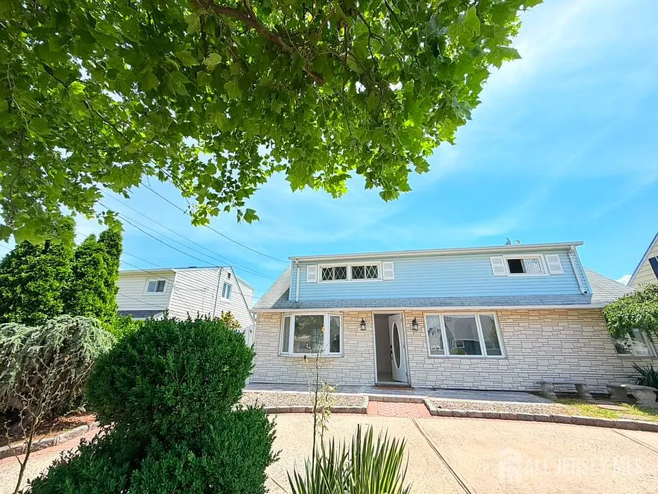 68 Daniel St