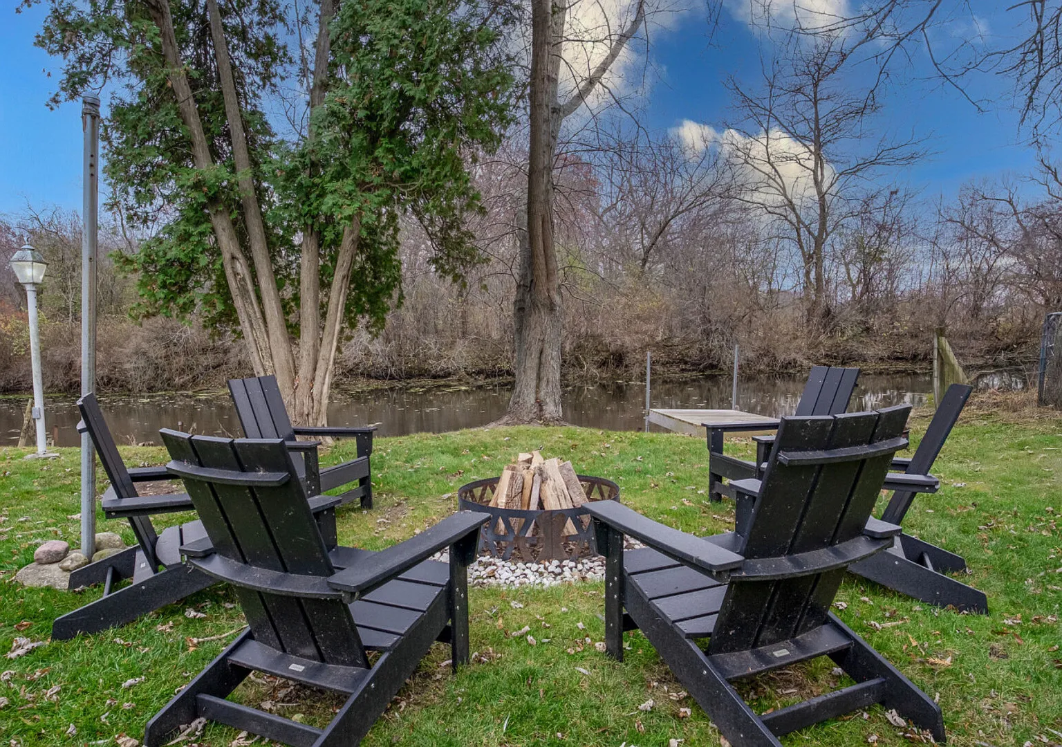 The Center Lake Cape Cod Escape Peaceful Family Waterfront Home with — Photo 2