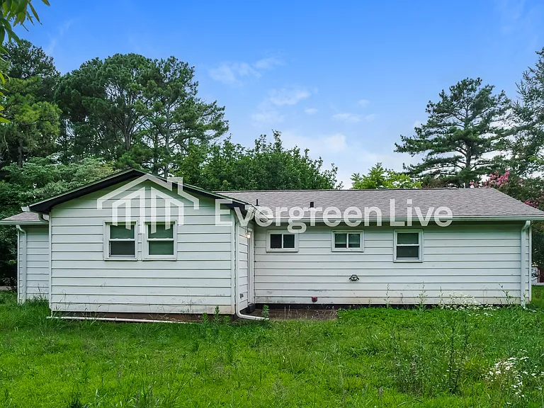 121 Edinburgh Dr — Photo 15