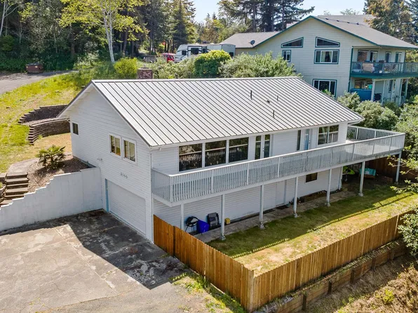 2144 Hamilton St, North Bend, OR 97459