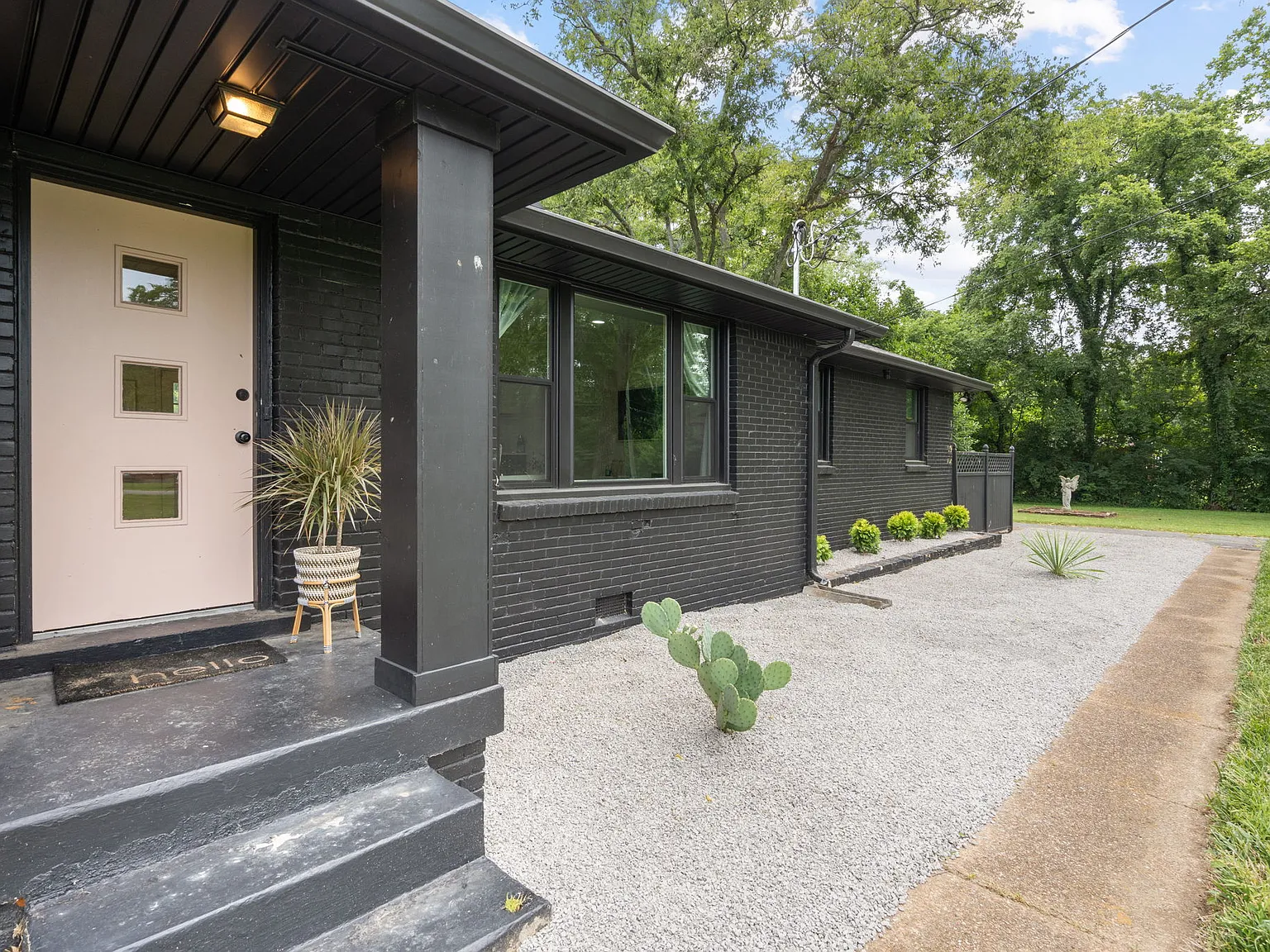 1194 Cherbron Dr — Photo 3