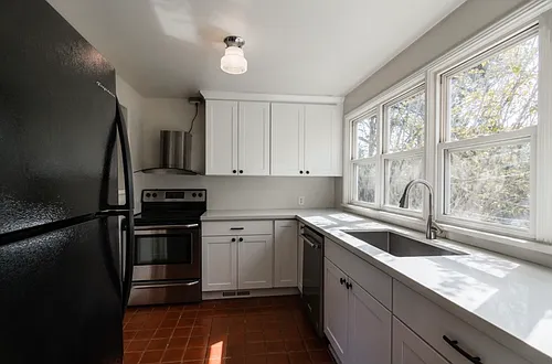 16283 10th Ave NE Photo 1