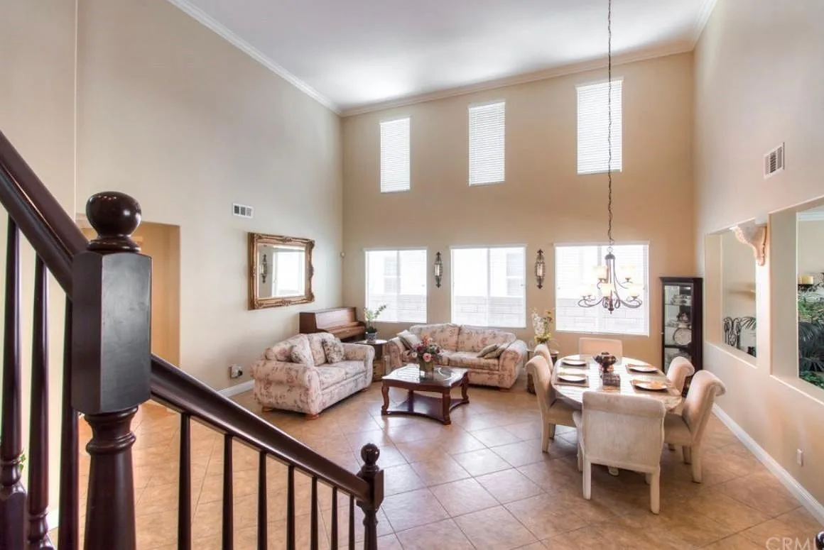 1 bed, 300 sqft, $899 — Photo 1