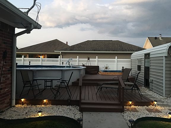 Pool, Jacuzzi & Shed 