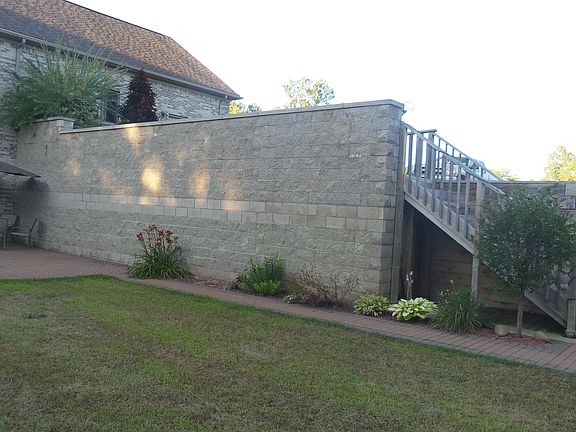 Walkout Privacy wall