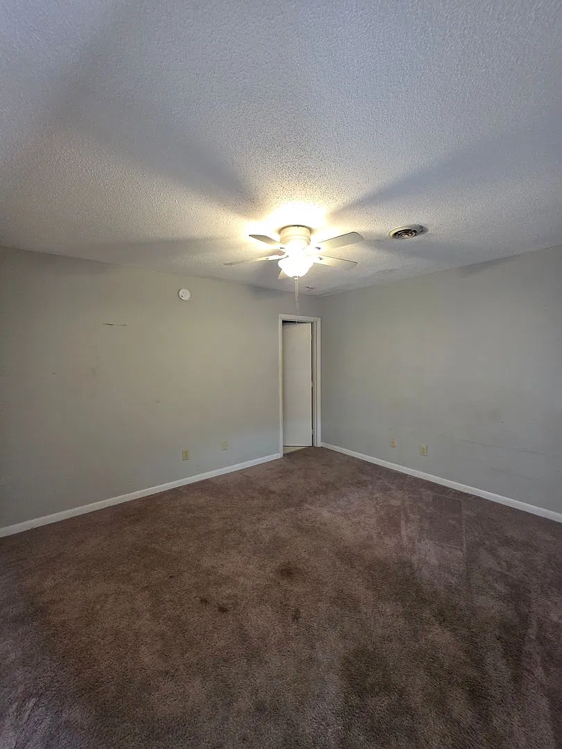 1211 Metze Rd — Photo 2