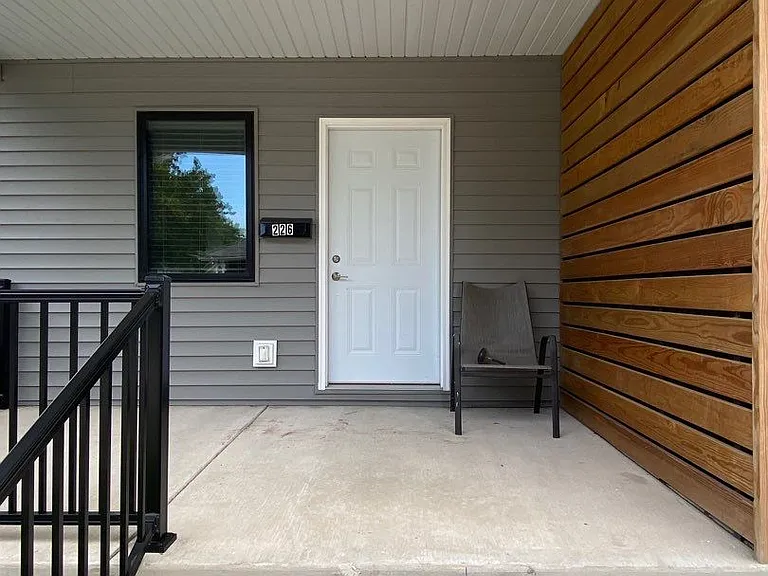 226 E Lorena Ave — Photo 3